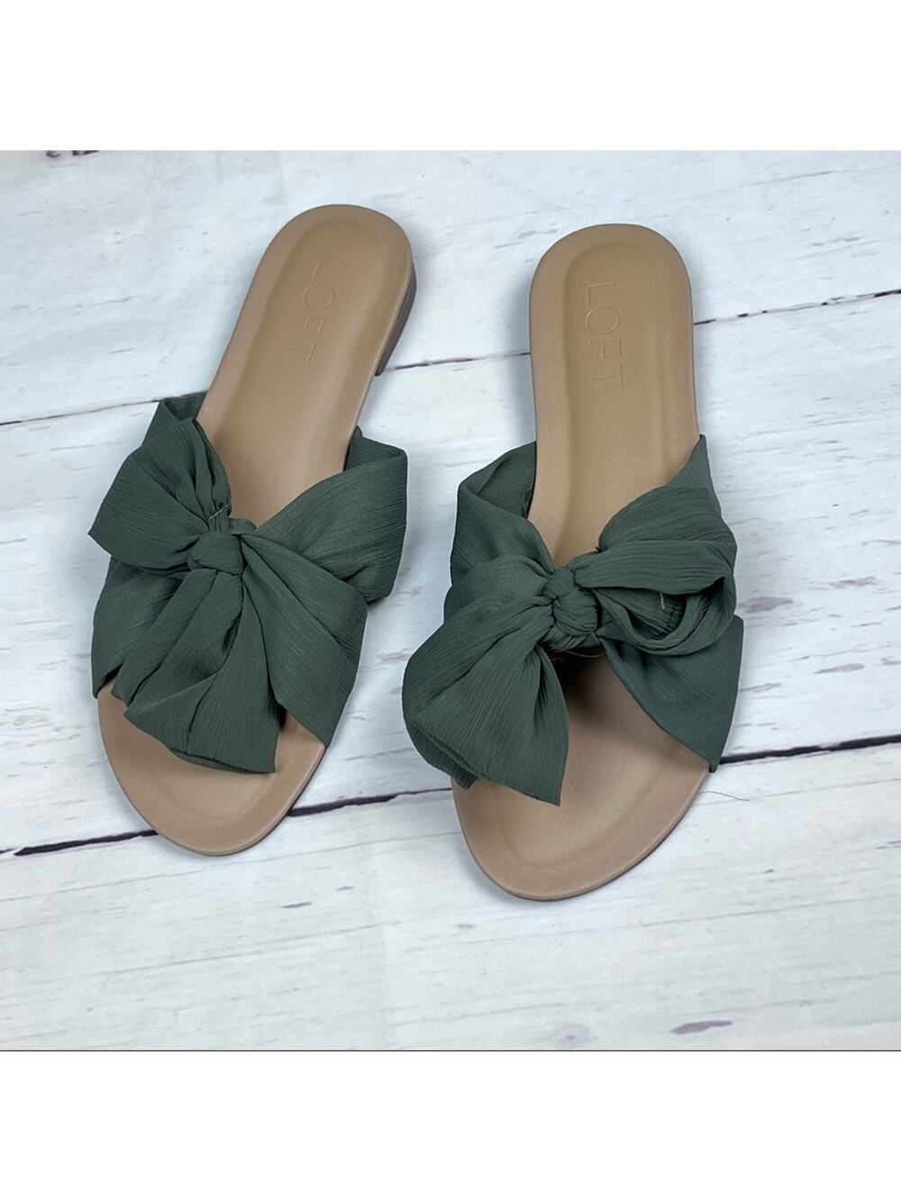 LOFT Women's Green Bow Style Sandals Sz 7